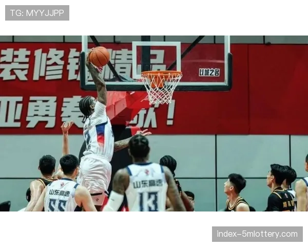 山东高速重新注册因伤缺阵外援克里斯，裁掉救火外援斯蒂尔